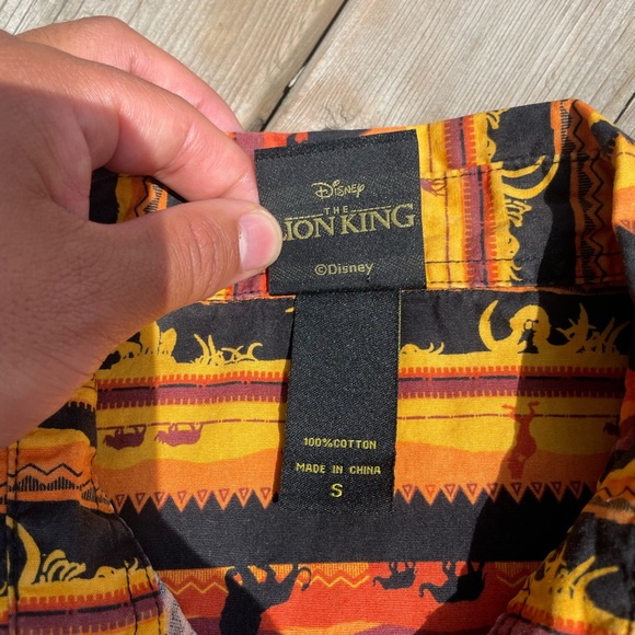 Lion King Button Down Polo Shirt (S) - Picture 5 of 6
